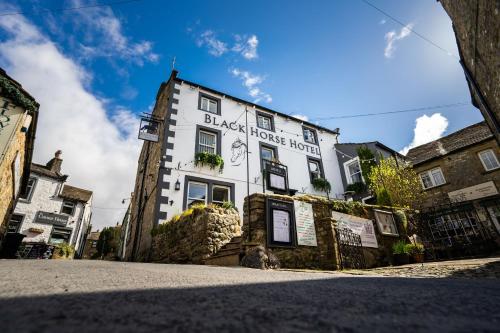 . Black Horse Hotel