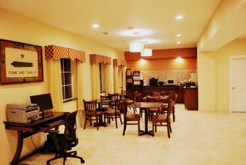 Westwood Inn - image 5