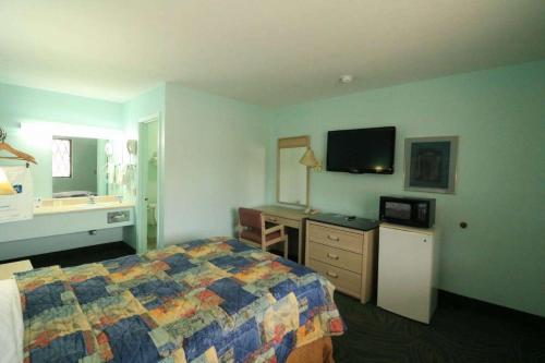 Travelodge by Wyndham Parkersburg in Parkersburg, USA