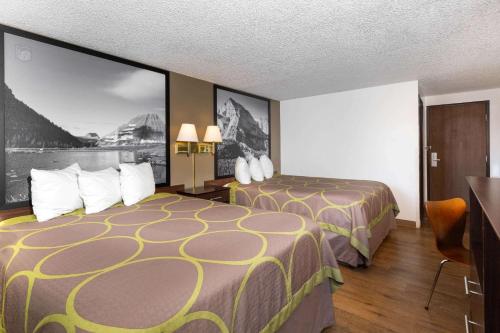 2 queen beds