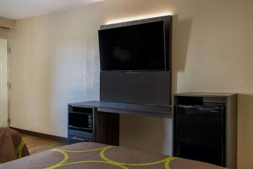 Howard Johnson by Wyndham McDonough GA - image 6