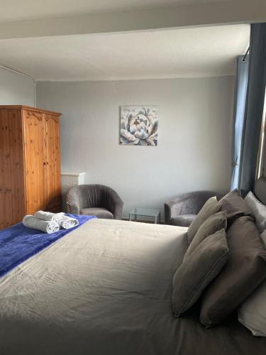 King Room image 7