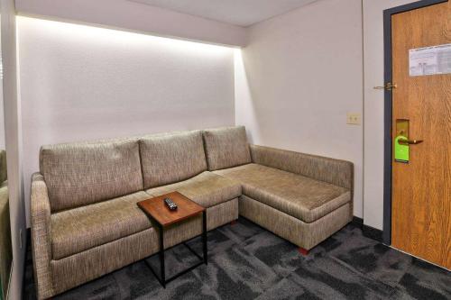 La Quinta by Wyndham Springfield South - main image