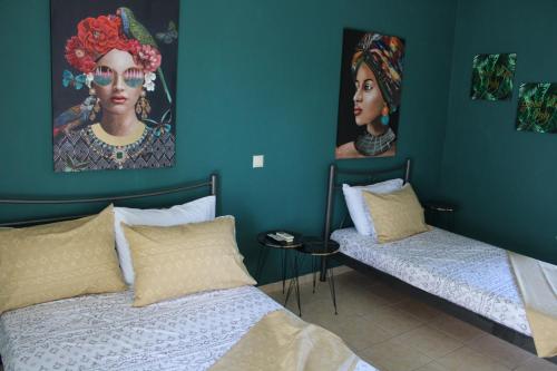 Rooms in town centre.