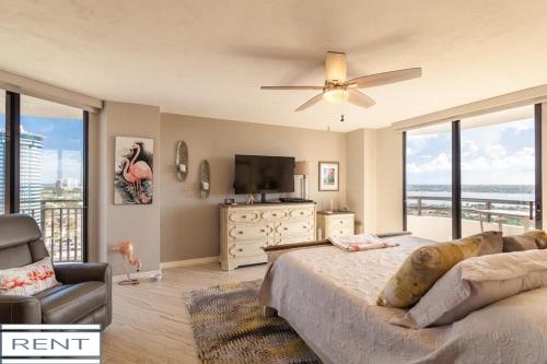 "SHERWIN" Upscale Ocean Condominium 1707 - POOL & BEACH OPEN in Daytona Beach, USA