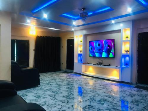 Koplietošanas atpūtas telpa ar TV, Umbrella properties - Eleyele Ibadan in Ibadana