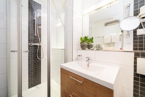 2 bedrooms, 3 beds