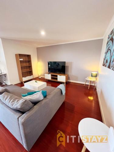 Spacious 1bd Penthouse - Close to ANU