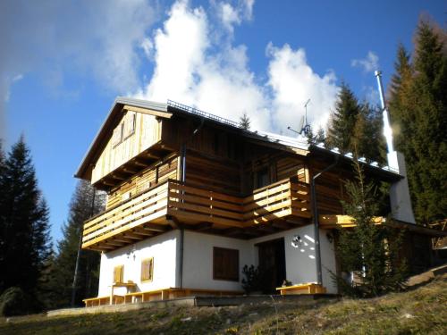 Chalet Dolomiti, 8 posti, wifi, netflix in Danta