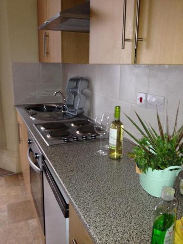 Kitchen, Parade Holiday Apartments in Scarborough