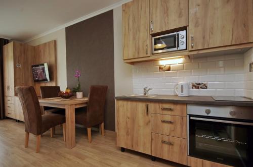 Kitchen, Almasy Apartmanhaz Gyula in Ujvaros