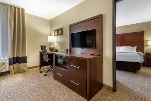 Comfort Suites Bridgeport - Clarksburg