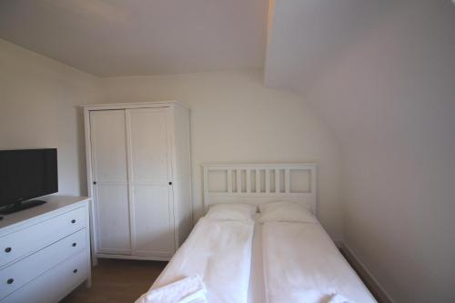 Rent a Home Eptingerstrasse - Self Check-In, Базель (фото 11)