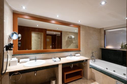 Junior Suite image 6