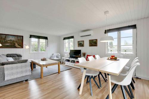 صالة مشتركة/ منطقة التلفزيون, Nyistandsat sommerhus med kærlighed og sjæl in Kirke-Hyllinge