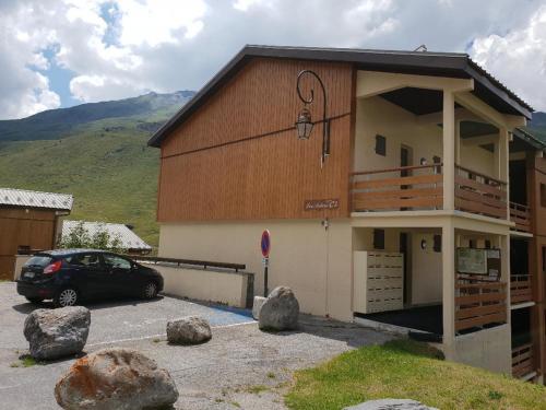 Appartement 2 pieces mezzanine avec parking privatif aux pieds des pistes, quartier calme des Fontan in Les Bruyeres