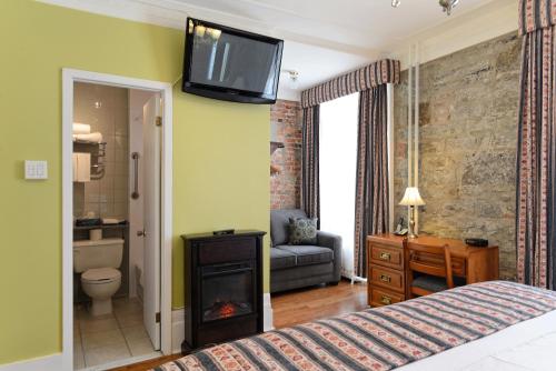 Deluxe King Room image 1