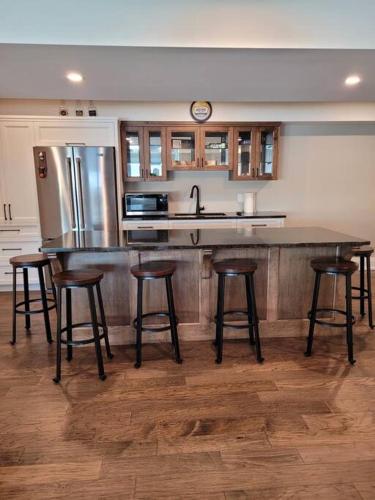 Chemong Lake Waterfront Cottage☆privateboatlaunch in Young's Cove (ON)