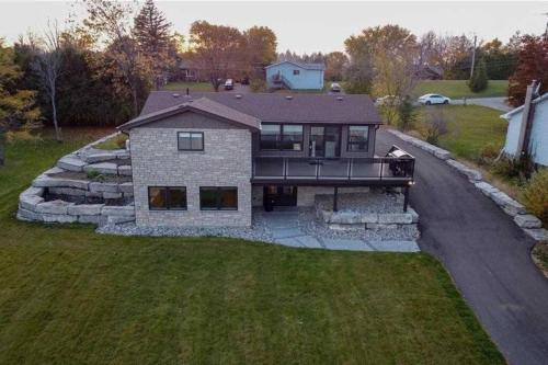 Chemong Lake Waterfront Cottage☆privateboatlaunch in Young's Cove (ON)