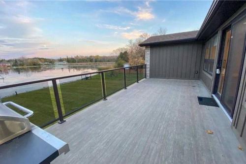 Chemong Lake Waterfront Cottage☆privateboatlaunch in Young's Cove (ON)