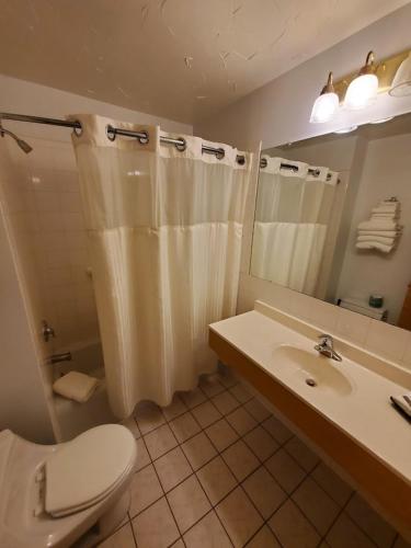 Three Forks Lewis & Clark Motel - image 3