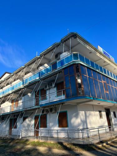 Фасада на хотела, Kamberi Hotel & Apartments 2 in Велипоя