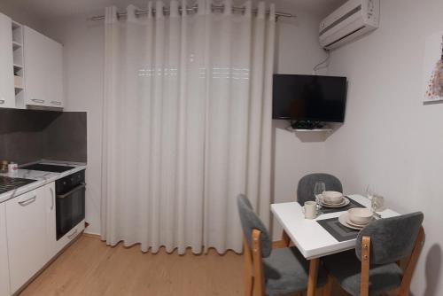 Comfy apartment- Sunny balcony, Tirana (photo 6)