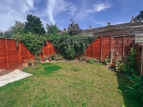 Spacious three bed house Royal Hillsborough