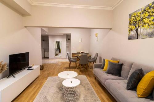 Spacious Aristocratic Apt. with a Colourful View, Sofia