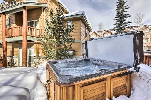 Winter Park Townhome w/ Hot Tub, Ski Shuttle! - Hideaway Park, CO