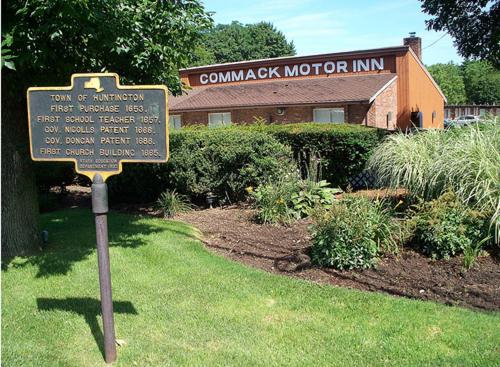 ทัศนียภาพภายนอกโรงแรม, Commack Inn in คอมแมก (NY)