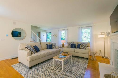 56Beachway-Private beach Refreshed in 2022 Cozy in East Sandwich, USA