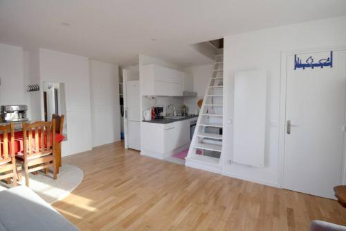 Paris chatou brand new quiet cosy flat