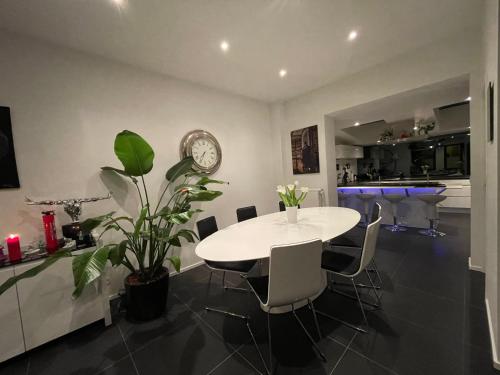 Modern 1BR house near Heysel, Expo, Palais 12, Atomium, UZVUB et stade Roi Baudouin photo 3