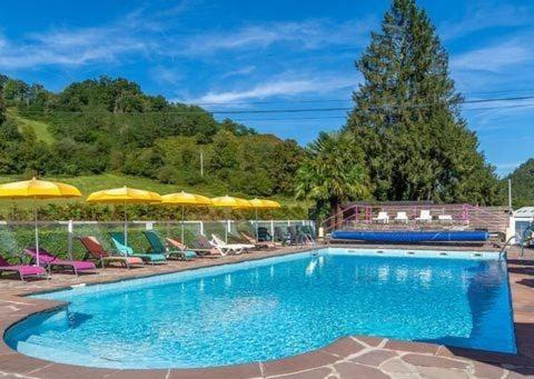 Oh! Campings - Camping Paradis A l'ombre des tilleuls - Hotel - Peyrouse