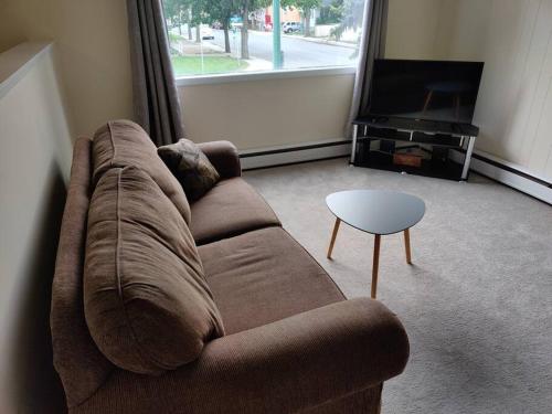 . A Home Away - Great downtown 1 bedroom suite!