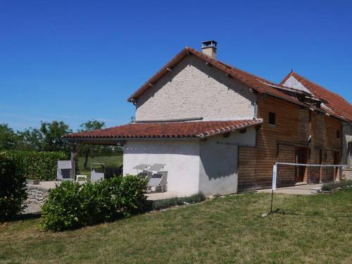 Spacious house in rural Quercy with swimming pool