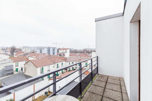 Very bright 66m with balcony in Aubervilliers