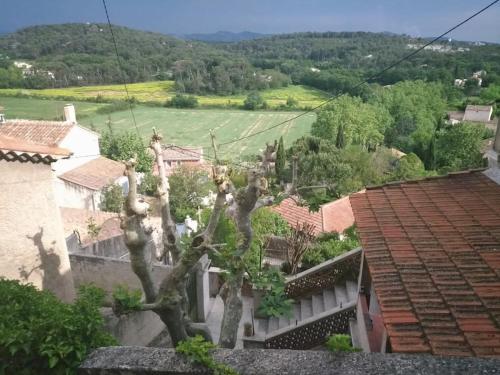 Logement au centre du village de Cabriès.