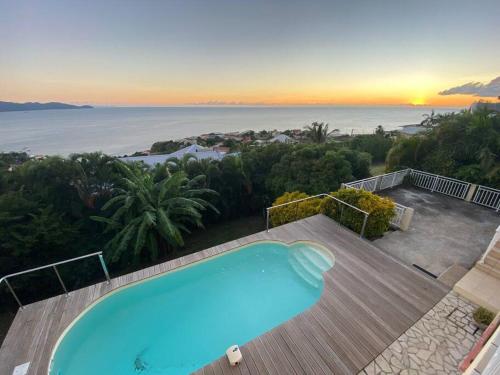 Magnifique Villa Collinos avec piscine et jardin - Location, gîte - Schoelcher