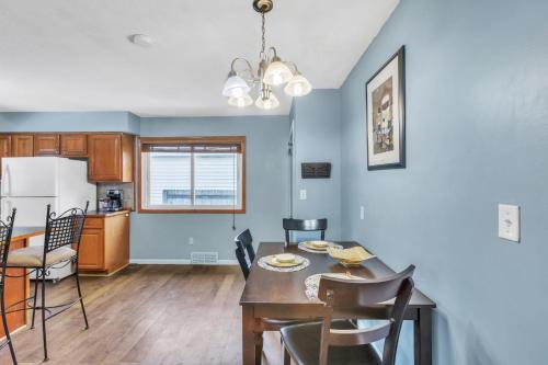 Lovely PET FRIENDLY three bedroom in desirable Urbandale Location! home - image 3