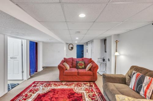 Lovely PET FRIENDLY three bedroom in desirable Urbandale Location! home - image 2