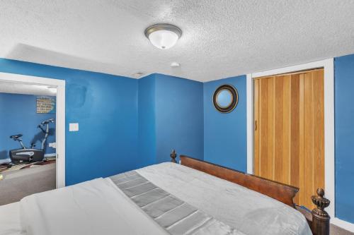 Lovely PET FRIENDLY three bedroom in desirable Urbandale Location! home - image 12