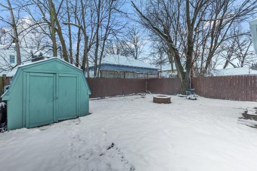 Lovely PET FRIENDLY three bedroom in desirable Urbandale Location! home - main image