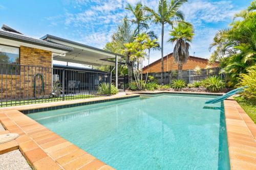 4 bedroom gem with air conditioning, a great outdoor area including pool and you can bring a small dog.
