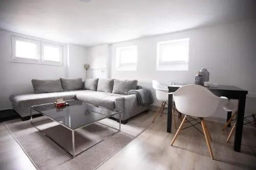 80qm - 4 rooms - private parking - Keller-Basement - MalliBase Apartments in Hannover, Deutschland