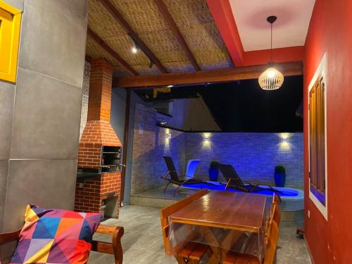 Casa Aconchegante Paraty 08 mint do Centro Piscina Ar – khách sạn tại Paraty Centro