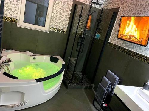 Luxus Loft Whirlpool Designer Küche Bad (Luxus Loft Whirlpool Designer Kuche Bad) in Herdecke