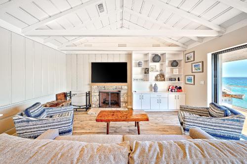 3BR Beachfront Bungalow in Malibu, USA
