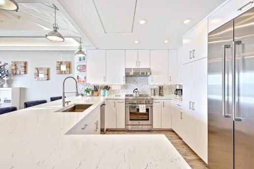 3BR Beachfront Bungalow in Malibu, USA